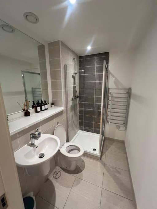 2 Bed Corner Apartment With Gym 맨체스터 외부 사진