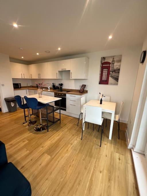 2 Bed Corner Apartment With Gym 맨체스터 외부 사진